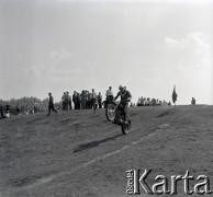 Lata 60., Warszawa, Polska.
Zawody motocrossowe.
Fot. Marek Zürn, zbiory Fundacji Ośrodka KARTA