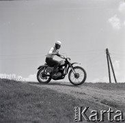 Lata 60., Warszawa, Polska.
Zawody motocrossowe.
Fot. Marek Zürn, zbiory Fundacji Ośrodka KARTA