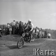 Lata 60., Warszawa, Polska.
Zawody motocrossowe.
Fot. Marek Zürn, zbiory Fundacji Ośrodka KARTA