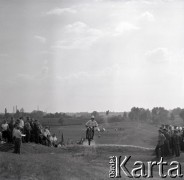 Lata 60., Warszawa, Polska.
Zawody motocrossowe.
Fot. Marek Zürn, zbiory Fundacji Ośrodka KARTA