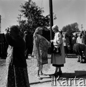 Lata 60., Warszawa, Polska.
Targowisko na ulicy Marymonckiej.
Fot. Marek Zürn, zbiory Fundacji Ośrodka KARTA