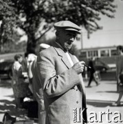 Lata 60., Warszawa, Polska.
Targowisko na ulicy Marymonckiej.
Fot. Marek Zürn, zbiory Fundacji Ośrodka KARTA