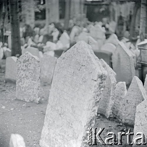 Lata 60., Kraków, Polska.
Remuh - cmentarz żydowski na krakowskim Kazimierzu.
Fot. Marek Zürn, zbiory Fundacji Ośrodka KARTA