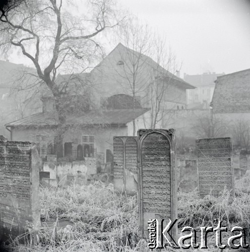 Lata 60., Kraków, Polska.
Remuh - cmentarz żydowski na krakowskim Kazimierzu.
Fot. Marek Zürn, zbiory Fundacji Ośrodka KARTA