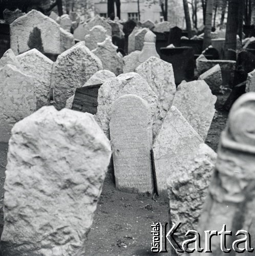 Lata 60., Kraków, Polska.
Remuh - cmentarz żydowski na krakowskim Kazimierzu.
Fot. Marek Zürn, zbiory Fundacji Ośrodka KARTA