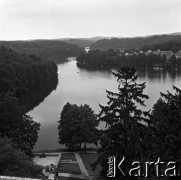Lata 60., Łagów, Polska.
Jezioro Ciecz, widok z wieży zamku joannitów.
Fot. Marek Zürn, zbiory Fundacji Ośrodka KARTA