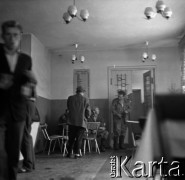 Lata 60., Łagów, Polska.
Restauracja, na ścianie widoczny 