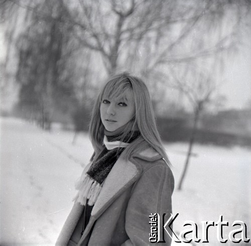 1967-69, Warszawa, Polska.
Maryla Rodowicz, piosenkarka, n/z jako studentka Akademii Wychowania Fizycznego.
Fot. Marek Zürn, zbiory Fundacji Ośrodka KARTA