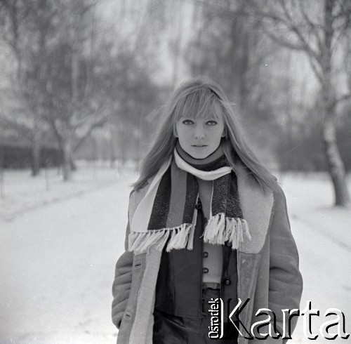 1967-69, Warszawa, Polska.
Maryla Rodowicz, piosenkarka, n/z jako studentka Akademii Wychowania Fizycznego.
Fot. Marek Zürn, zbiory Fundacji Ośrodka KARTA