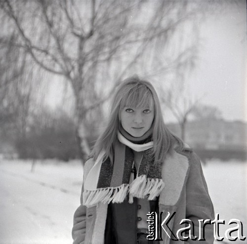 1967-69, Warszawa, Polska.
Maryla Rodowicz, piosenkarka, n/z jako studentka Akademii Wychowania Fizycznego.
Fot. Marek Zürn, zbiory Fundacji Ośrodka KARTA