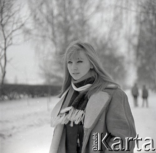 1967-69, Warszawa, Polska.
Maryla Rodowicz, piosenkarka, n/z jako studentka Akademii Wychowania Fizycznego.
Fot. Marek Zürn, zbiory Fundacji Ośrodka KARTA