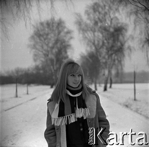 1967-69, Warszawa, Polska.
Maryla Rodowicz, piosenkarka, n/z jako studentka Akademii Wychowania Fizycznego.
Fot. Marek Zürn, zbiory Fundacji Ośrodka KARTA