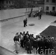09.1969, Płock, Polska.
Uroczystość odsłonięcia Pomnika 13 Straconych, upamiętniającego członków ruchu oporu straconych w tym miejscu przez hitlerowców w 1942 roku.
Fot. Marek Zürn, zbiory Fundacji Ośrodka KARTA