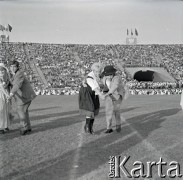 04.09.1966, Warszawa, Polska.
Centralne Dożynki (Dożynki Tysiąclecia) na stadionie X-lecia, n/z występy zespołów ludowych.
Fot. Marek Zürn, zbiory Fundacji Ośrodka KARTA