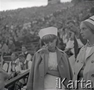 04.09.1966, Warszawa, Polska.
Centralne Dożynki (Dożynki Tysiąclecia) na stadionie X-lecia, n/z obsługa medyczna.
Fot. Marek Zürn, zbiory Fundacji Ośrodka KARTA