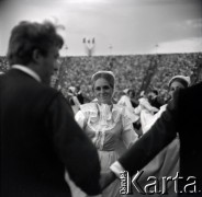 04.09.1966, Warszawa, Polska.
Centralne Dożynki (Dożynki Tysiąclecia) na stadionie X-lecia, n/z występy zespołów ludowych.
Fot. Marek Zürn, zbiory Fundacji Ośrodka KARTA
