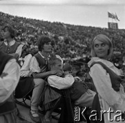 04.09.1966, Warszawa, Polska.
Centralne Dożynki (Dożynki Tysiąclecia) na stadionie X-lecia, n/z występy zespołów ludowych.
Fot. Marek Zürn, zbiory Fundacji Ośrodka KARTA