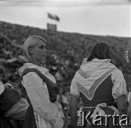 04.09.1966, Warszawa, Polska.
Centralne Dożynki (Dożynki Tysiąclecia) na stadionie X-lecia, n/z występy zespołów ludowych.
Fot. Marek Zürn, zbiory Fundacji Ośrodka KARTA