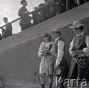 04.09.1966, Warszawa, Polska.
Centralne Dożynki (Dożynki Tysiąclecia) na stadionie X-lecia, n/z występy zespołów ludowych.
Fot. Marek Zürn, zbiory Fundacji Ośrodka KARTA