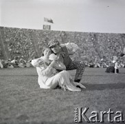 04.09.1966, Warszawa, Polska.
Centralne Dożynki (Dożynki Tysiąclecia) na stadionie X-lecia, n/z występy zespołów ludowych.
Fot. Marek Zürn, zbiory Fundacji Ośrodka KARTA