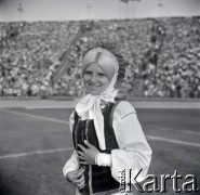 04.09.1966, Warszawa, Polska.
Centralne Dożynki (Dożynki Tysiąclecia) na stadionie X-lecia, n/z występy zespołów ludowych.
Fot. Marek Zürn, zbiory Fundacji Ośrodka KARTA