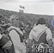04.09.1966, Warszawa, Polska.
Centralne Dożynki (Dożynki Tysiąclecia) na stadionie X-lecia, n/z występy zespołów ludowych.
Fot. Marek Zürn, zbiory Fundacji Ośrodka KARTA