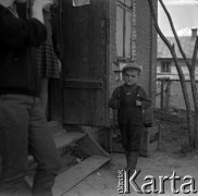Lata 60., miejsce nieznane, Roztocze, Polska.
Dziecko wiejskie.
Fot. Marek Zürn, zbiory Fundacji Ośrodka KARTA