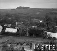 Lata 60., miejsce nieznane, Roztocze, Polska.
Miasteczko na Roztoczu.
Fot. Marek Zürn, zbiory Fundacji Ośrodka KARTA