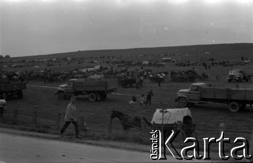 Lata 60., miejsce nieznane.
Jarmark cygański.
Fot. Marek Zürn, zbiory Fundacji Ośrodka KARTA