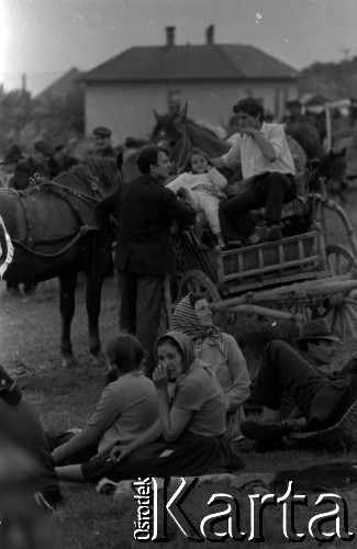 Lata 60., miejsce nieznane.
Jarmark cygański.
Fot. Marek Zürn, zbiory Fundacji Ośrodka KARTA