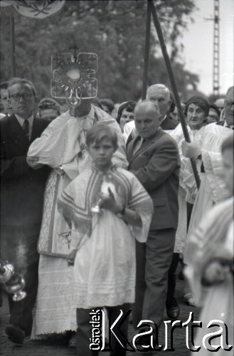 Lata 60., Biała Podlaska, Polska.
Procesja w Boże Ciało.
Fot. Marek Zürn, zbiory Fundacji Ośrodka KARTA