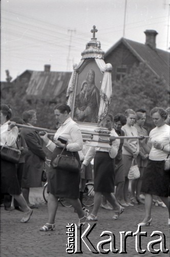 Lata 60., Biała Podlaska, Polska.
Procesja w Boże Ciało.
Fot. Marek Zürn, zbiory Fundacji Ośrodka KARTA