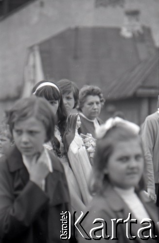 Lata 60., Biała Podlaska, Polska.
Procesja w Boże Ciało.
Fot. Marek Zürn, zbiory Fundacji Ośrodka KARTA