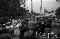Lata 60., Biała Podlaska, Polska.
Procesja w Boże Ciało.
Fot. Marek Zürn, zbiory Fundacji Ośrodka KARTA