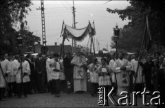 Lata 60., Biała Podlaska, Polska.
Procesja w Boże Ciało.
Fot. Marek Zürn, zbiory Fundacji Ośrodka KARTA