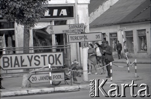 05.1972, Biała Podlaska, Polska.
Scenka uliczna, plac Wolności.
Fot. Marek Zürn, zbiory Fundacji Ośrodka KARTA
