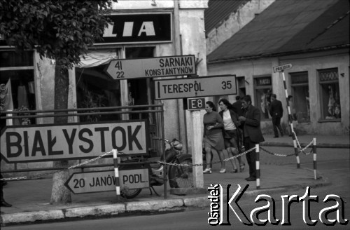 05.1972, Biała Podlaska, Polska.
Scenka uliczna, plac Wolności.
Fot. Marek Zürn, zbiory Fundacji Ośrodka KARTA