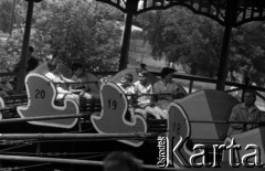 Lata 60., Warszawa, Polska.
Wesołe miasteczko na warszawskim Solcu.
Fot. Marek Zürn, zbiory Fundacji Ośrodka KARTA