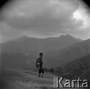 Lata 60., Tatry, Polska.
Marek Zürn podczas wędrówki górskiej w Tatrach Zachodnich.
Fot. Marek Zürn, zbiory Fundacji Ośrodka KARTA