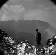 Lata 60., Tatry, Polska.
Marek Zürn podczas wędrówki górskiej w Tatrach Wysokich.
Fot. Marek Zürn, zbiory Fundacji Ośrodka KARTA