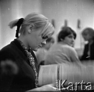 Lata 60., Warszawa, Polska.
Klub Międzynarodowej Prasy i Książki.
Fot. Marek Zürn, zbiory Fundacji Ośrodka KARTA