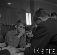 Lata 60., Warszawa, Polska.
Turniej brydżowy.
Fot. Marek Zürn, zbiory Fundacji Ośrodka KARTA
