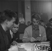 Lata 60., Warszawa, Polska.
Turniej brydżowy.
Fot. Marek Zürn, zbiory Fundacji Ośrodka KARTA