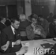 Lata 60., Warszawa, Polska.
Turniej brydżowy.
Fot. Marek Zürn, zbiory Fundacji Ośrodka KARTA