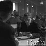 Lata 60., Warszawa, Polska.
Turniej brydżowy.
Fot. Marek Zürn, zbiory Fundacji Ośrodka KARTA
