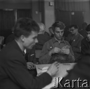 Lata 60., Warszawa, Polska.
Turniej brydżowy.
Fot. Marek Zürn, zbiory Fundacji Ośrodka KARTA