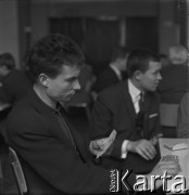 Lata 60., Warszawa, Polska.
Turniej brydżowy.
Fot. Marek Zürn, zbiory Fundacji Ośrodka KARTA