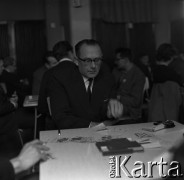 Lata 60., Warszawa, Polska.
Turniej brydżowy.
Fot. Marek Zürn, zbiory Fundacji Ośrodka KARTA