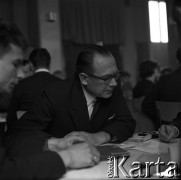 Lata 60., Warszawa, Polska.
Turniej brydżowy.
Fot. Marek Zürn, zbiory Fundacji Ośrodka KARTA