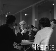 Lata 60., Warszawa, Polska.
Turniej brydżowy.
Fot. Marek Zürn, zbiory Fundacji Ośrodka KARTA